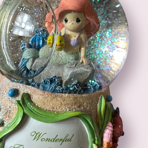 Precious Moments Disney Showcase Collection 2013 Little Mermaid Snow Globe - Picture 2 of 10
